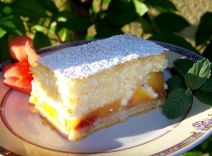 Túrós-barackos süti