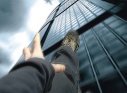 Az mondjuk „nem szeretsz”, csak azért, hogy valaki bebizonyítsa az ellenkezőjét. Azt mondjuk „fázom”, amikor azt szeretnénk, hogy valaki megöleljen.