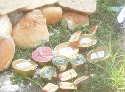 Ehhez a képhez szóljunk még egyáltalán bármit is? Vagy csap szép csendben nézegessük egy darabig és gondolkodjunk el, hogy micsoda káosz lett itt kérem szépen? A fotó Kiskunhalason készült, de készülhetett volna országszerte bárhol. Hát hiába nehéz napok vannak mögöttünk és nehéz hetek várnak ránk.... A fotó pedig magáért beszél...