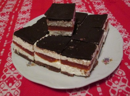 Túró Rudi torta sárgabarackzselével sütés nélkül, egyszerűen mennyei