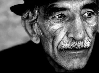 Néha csak úgy elmeredni, nem találni, nem keresni, nem fájni, nem hiányolni, nem bánni, csak megköszönni.