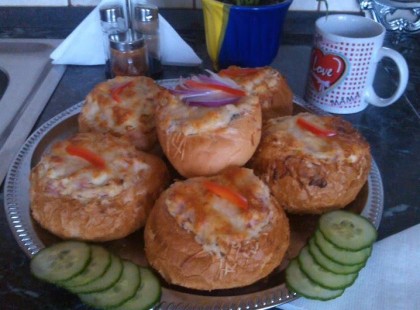 Töltött zsemle a szívemet is beleteszem módra :) Nem a megszokott recept, de annál jobb :)