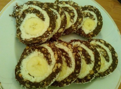 Kókuszkrémes keksztekercs banánnal a közepén – észbontó finomság! Mindenki szereti!!