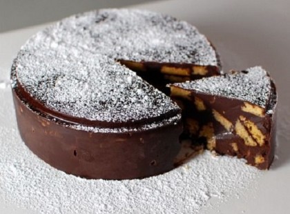 Keksztorta 5 hozzávalóból – amilyen hamar összedobható, olyan hamar el is fogy! Pillanatok alatt kész és még sütni sem kell! :)