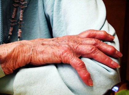 Egy idős asszony elvesztette a férjét. Mikor a fia meghallotta, hogy milyen imával fohászkodik Istenhez, elsírta magát