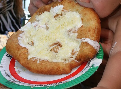 Lusták isteni krumplis lángosa: összeállítod, már sütheted is!