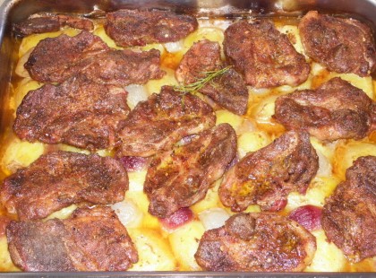 Fűszeres tarja velesült körettel