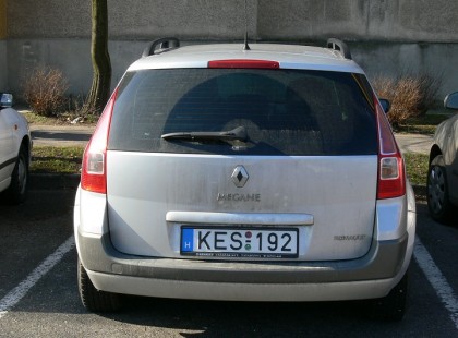 MINDENKIT KÉREK OSSZA MEG!!! 2015.10.23-ra virradó éjszaka ellopták Tatabányáról a képeken látható autónkat. Rendszáma: KES-192; Ezüst színű Renault Megane kombi 1.5dci. Bárki, bármilyen érdemi információval rendelkezik kérem szóljon nekem, vagy értesítse a rendőrséget! Köszönöm!