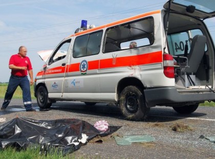 Négyszer hívta az ügyeletet, ötször a mentőket, mire kiértek, párja meghalt