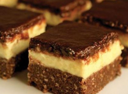 Csokis túrós szelet sütés nélkül – krémes csábítás, aminek nem lehet ellenállni!