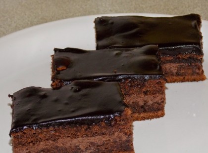 Csokoládés szelet, csokoládéhabbal! Kényeztető finomság csokiimádóknak!