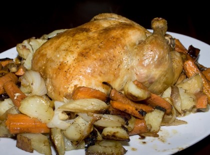 Fokhagymás csirke sült zöldségekkel – alig van vele munka, de az íze csodás!