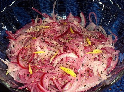 Hagymasaláta – annyira finom, hogy erőltetnem kell, hogy abbahagyjam!