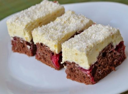 Kakaós meggyes szelet főtt vaníliakrémmel – ezt te is szeretni fogod!