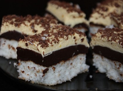 Kókuszos csoda főtt vaníliakrémmel és csokoládéval, varázslatos édes élvezet!