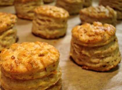 Na, ez az igazi leveles töpörtyűs pogácsa!