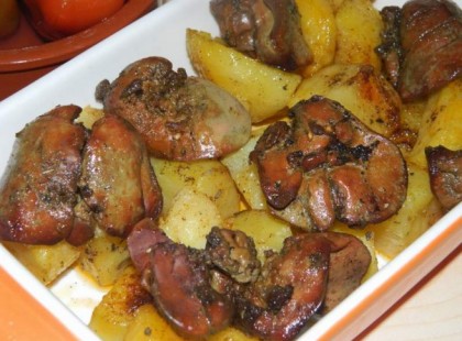 Sütőben sült fokhagymás fűszeres máj burgonyával! Mámorító és olcsó fogás!