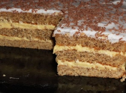 Tökéletes diókrémes szelet – mámorító finomság, jó sok krémmel!