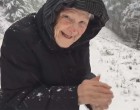 A 101 éves hógolyózó néninél aranyosabbat ma már nem láthat!