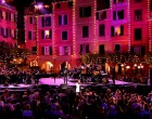 Andrea Bocelli varázslatos duettet énekel Edit Piaffal. Szem nem marad szárazon. Ezt a csodát ha megnézed újra meg újra látni szeretnéd. Sok van mi csodálatos, de ennél csodálatosabb nincsen! Varázsoljon el titeket is, hallgassátok!