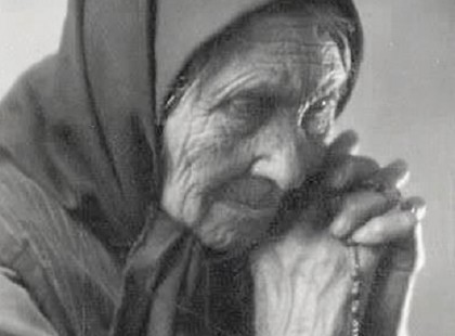 Nincsenek már azok a régi ünnepek, mikor díszbe öltöztek lelkek és szívek, s áldott némasággal várták az éjszakát, szenthittel hitték Betlehem csillagát, és imádkoztak, együtt, szeretetben, Miatyánk, Miatyánk ki vagy a mennyekben…