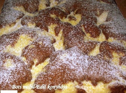 Tarka boci szelet megdöbbentően finom pillanatok alatt elkapkodják módra :)