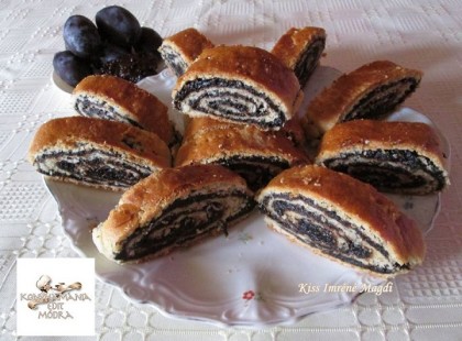 Szilvalekváros bejgli ( Kelesztés nélkül azonnal készíthető ) (Gyúrom-nyújtom-sütöm)