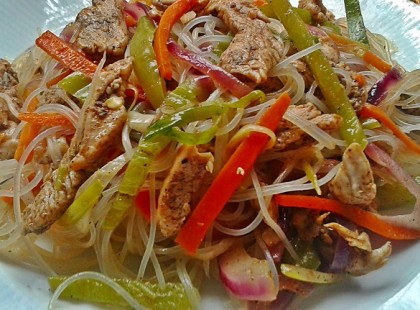 Keleti pirított csirkemell üvegtésztával