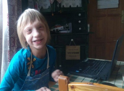 Kedves Ismerőseim! Eszembe jutott valami Hajni imádja a képeslapokat és nagyon szeret kapni valamit Kérlek Titeket, aki megtehetni, küldenétek neki egy szép karácsonyi képeslapot? Igazit! Postán Írom a címet: Kuli Hajnalka 2093 Budajenő, Ady Endre u. 50.