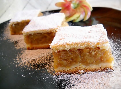 Rendkívül finom almás pite! Imádom, számomra megunhatatlan!