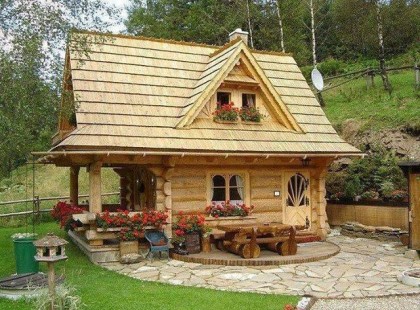 Eladó ez a fa házikó, és csak 4,5 millió forintba kerül!