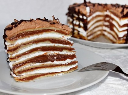 Mascarponés-mogyorókrémes palacsintatorta