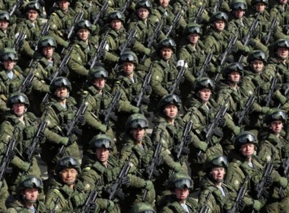 Bármikor indulhat az orosz szárazföldi támadás. A legmagasabb harckészültségi fokozatot rendelték el Moszkvában.