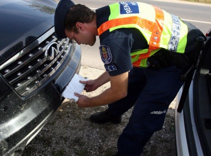 Szerdától óriási razzia jön az utakon - erre nagyon figyelj, ezt ellenőrzik!