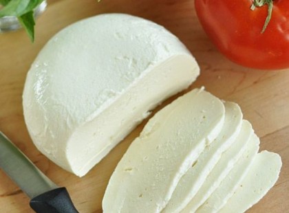 Így ké­szíts moz­za­rella saj­tot mik­ró­ban!