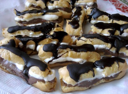 Házi eclair fánk :) Ma nagy fába vágtam a fejszét, eclair fánkot sütöttem. Nagyon finom lett. :)