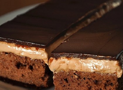 Bámulatos csokoládészelet – a tésztája, a krém és a bevonat is nagyon csokis!