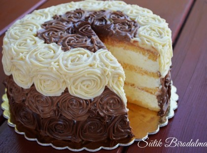 Citromkrémes torta csokoládé rózsákkal