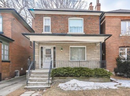 Eladta a házát a 96 éves néni. Az új tulajdonosnak enyhén leesett az álla, attól amit bent talált.