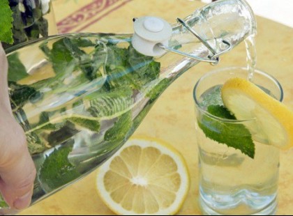 Még az orvos is elkéri a receptet, ha megtudja milyen gyorsan csökkenti a rossz koleszterint és a zsírpárnákat ez az ital!