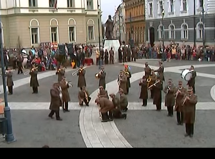 Hatalmas! Így hangzik Tankcsapda: Mennyország touristja a Székesfehérvári Honvéd katonai zenekar előadásában. Mi még mindig állunkat keressük!