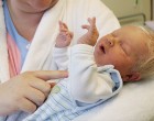 Három évet vártak szülei a fehér hajjal született Bencére