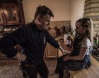 Míg apád él és mozog, árnyékként fogja követni minden mozdulatodat, hogy te boldog legyél...Olyan árnyékként, akinél azért mindig van egy üzembiztosan megtöltött vadászpuska...
