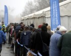 Kígyózó, tömött sorokban álltak az ételért a rászorulók Csepelen. De Magyarország jobban teljesít, mint az halljuk, mert a csapból is ez folyik, bár a valóság nem ezt engedi láttatni. Ismét ételosztás volt Budapesten: ezúttal az Ökumenikus Segélyszervezet szervezésében, Csepelen. Elcsépelt, de változtatni kéne és igen egy fecske nem csinál nyarat... stb. De tényleg nemcsak karácsonykor kellene segíteni. Megdöbbentő képsorok következnek!