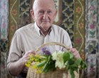 Bükkszentkeresztről Gyuri bácsi a füves ember és Dr. Dávid Tamás professzor, a Magyarok Házából ill. Lébényből üzeni tisztelettel: Emberek! Ébresztő!! Gyógyítható a rák!!! Mindig is gyógyítható volt!