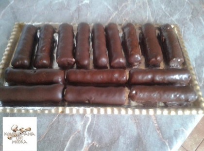 Túró Rudi házilag (a képen 50 dkg túróból van készítve)