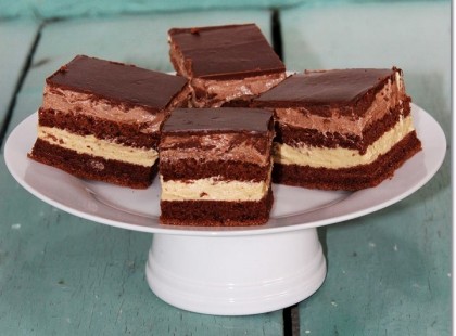 KAPUCÍNER SZELET Nem csak finom, és mutatós sütemény, de az ünnepi asztalon is megállja a helyét.