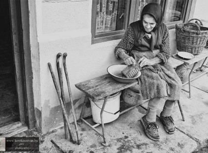 Csak addig menj haza, amíg haza várnak, Míg vállára borulhatsz az... ÉDESANYÁDNAK !