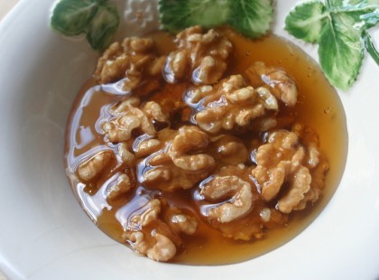 Mézzel kevert nyers dió ősi gyógyító erővel bír, képes helyettesíteni bizonyos gyógyszereket!