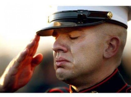 - A barátom nem jött vissza a rohamból, Uram. Kérek engedélyt kimenni, és megkeresni őt.